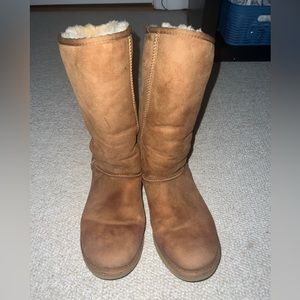 Worn UGG Boots Chestnut Size 8. Lots of life left.